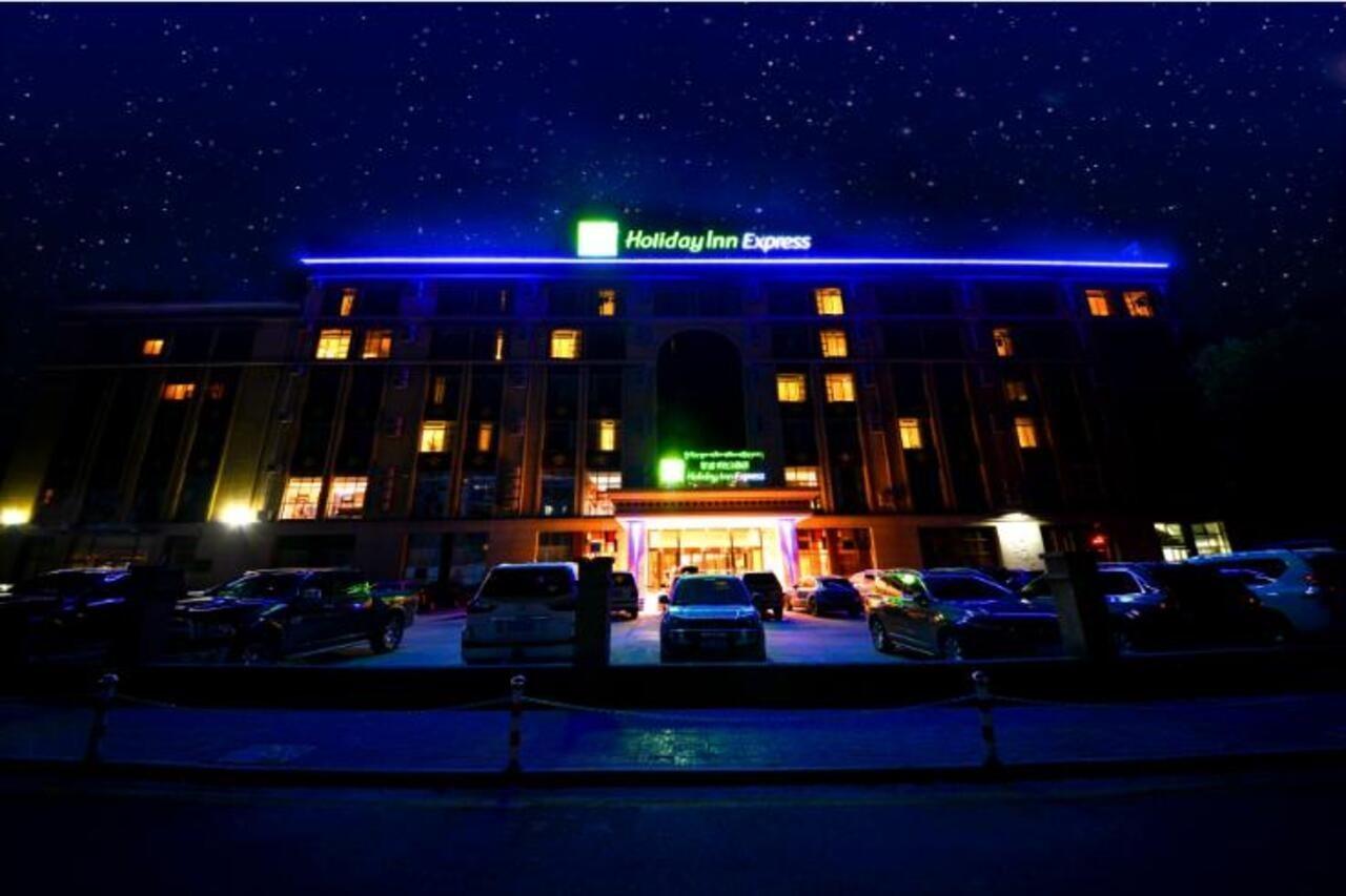 Holiday Inn Express Lhasa Potala Palace, an IHG Hotel Bagian luar foto