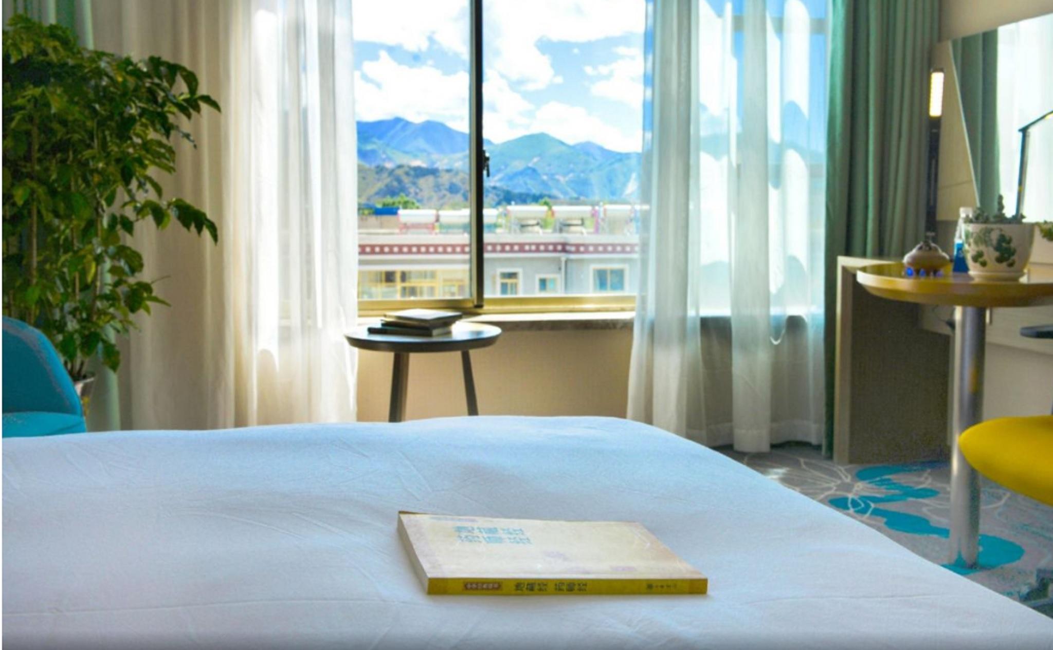 Holiday Inn Express Lhasa Potala Palace, an IHG Hotel Bagian luar foto