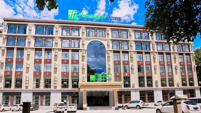 Holiday Inn Express Lhasa Potala Palace, an IHG Hotel Bagian luar foto