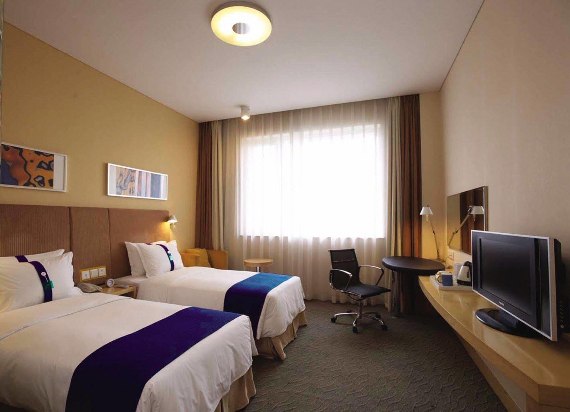 Holiday Inn Express Lhasa Potala Palace, an IHG Hotel Bagian luar foto