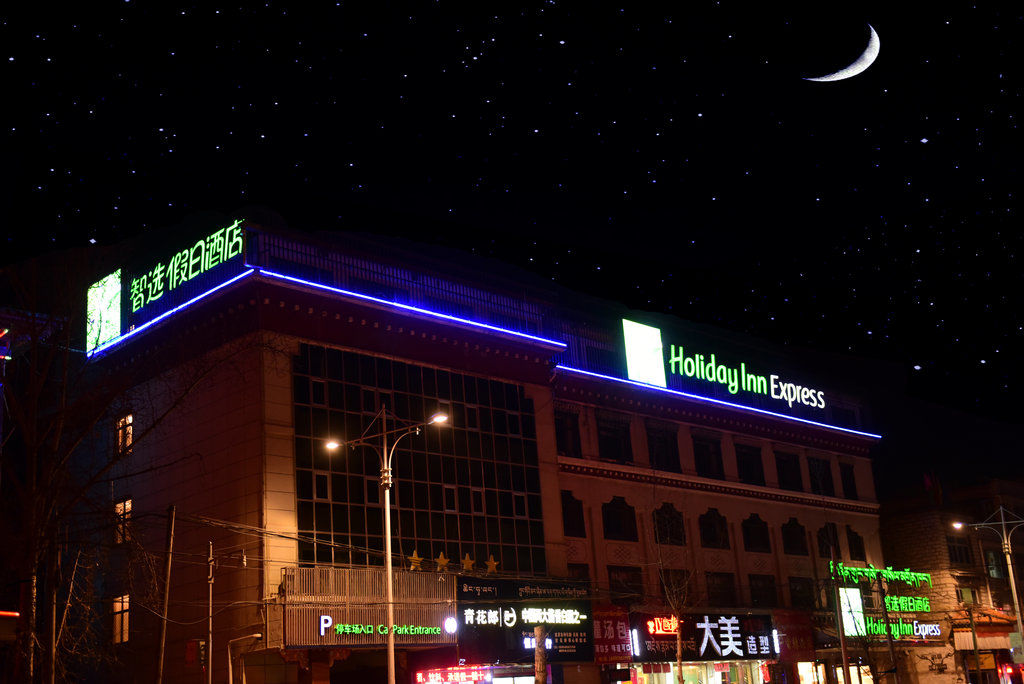 Holiday Inn Express Lhasa Potala Palace, an IHG Hotel Bagian luar foto