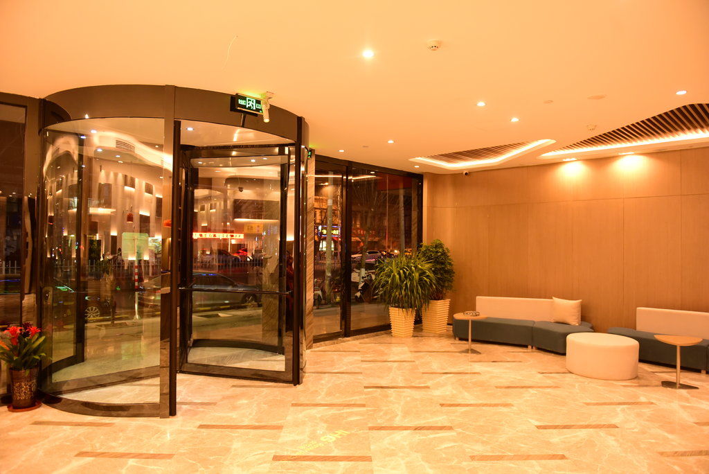 Holiday Inn Express Lhasa Potala Palace, an IHG Hotel Bagian luar foto